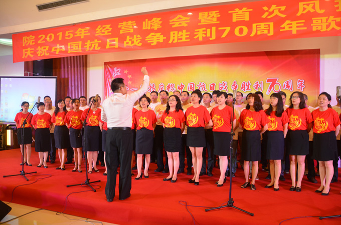 1474276114290613.jpg 歌詠比賽第一名總院生產(chǎn)部門(mén)隊(duì)引吭高歌.JPG