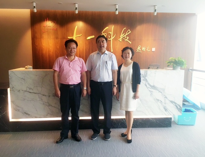 1474612076258569.jpg 趙振元同志與重慶精佳工程設(shè)計咨詢有限公司張鈞董事長與省勘協(xié)原秘書長鄭懷親切合影.jpg