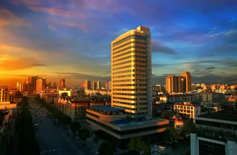 3. 贛西腫瘤醫(yī)院-手術(shù)室ICU凈化工程及大樓醫(yī)用氣體，舒適性空調(diào)安裝工程.jpg